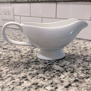 Pottery Barn gravy boat, Great White Collection